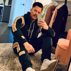 Meet your Posher, Derrick